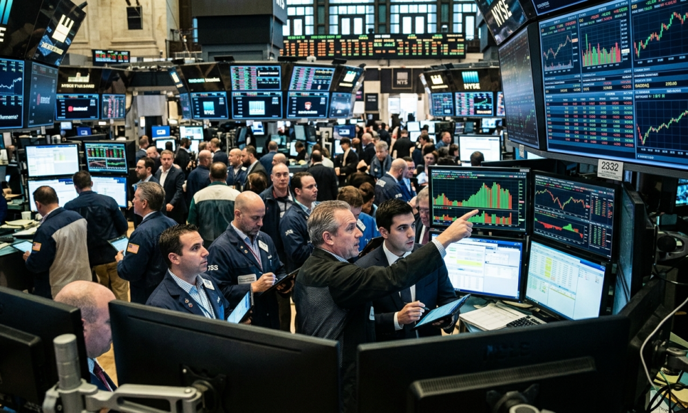 Giełda Wall Street, inwestorzy analizują wykresy spółek Anthropic i NVIDIA. Ważny debiut giełdowy w kategorii biznes i rynek tech, Polska i świat.