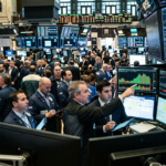 Giełda Wall Street, inwestorzy analizują wykresy spółek Anthropic i NVIDIA. Ważny debiut giełdowy w kategorii biznes i rynek tech, Polska i świat.