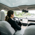 Nowa technologia Leapmotor powiększy wnętrza samochodów elektrycznych Przestronne wnętrze samochodu elektrycznego. Nowoczesna technologia Leapmotor powiększa kabiny aut. Branża motoryzacja i mobilność – Polska i świat.
