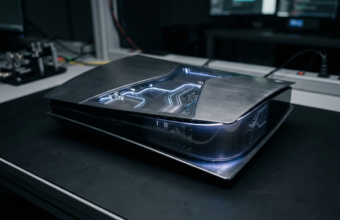 Futurystyczny koncept konsoli PlayStation 6 od Sony. Metaliczna obudowa PS6 i świecące obwody w ciemnym otoczeniu. Gaming nowej generacji, Polska i świat.